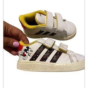 Adidas Disney Mickey Mouse Toddler White and Yellow Sneakers size 6k